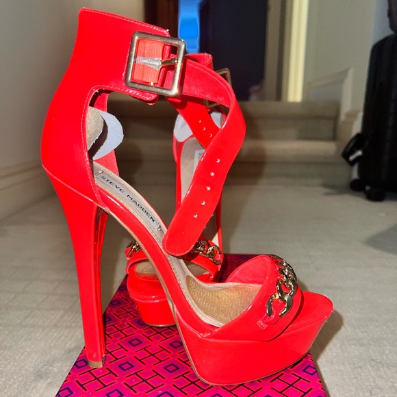 Steve Madden Hot Red/Pink Heels with Gold - Picture 2 of 4